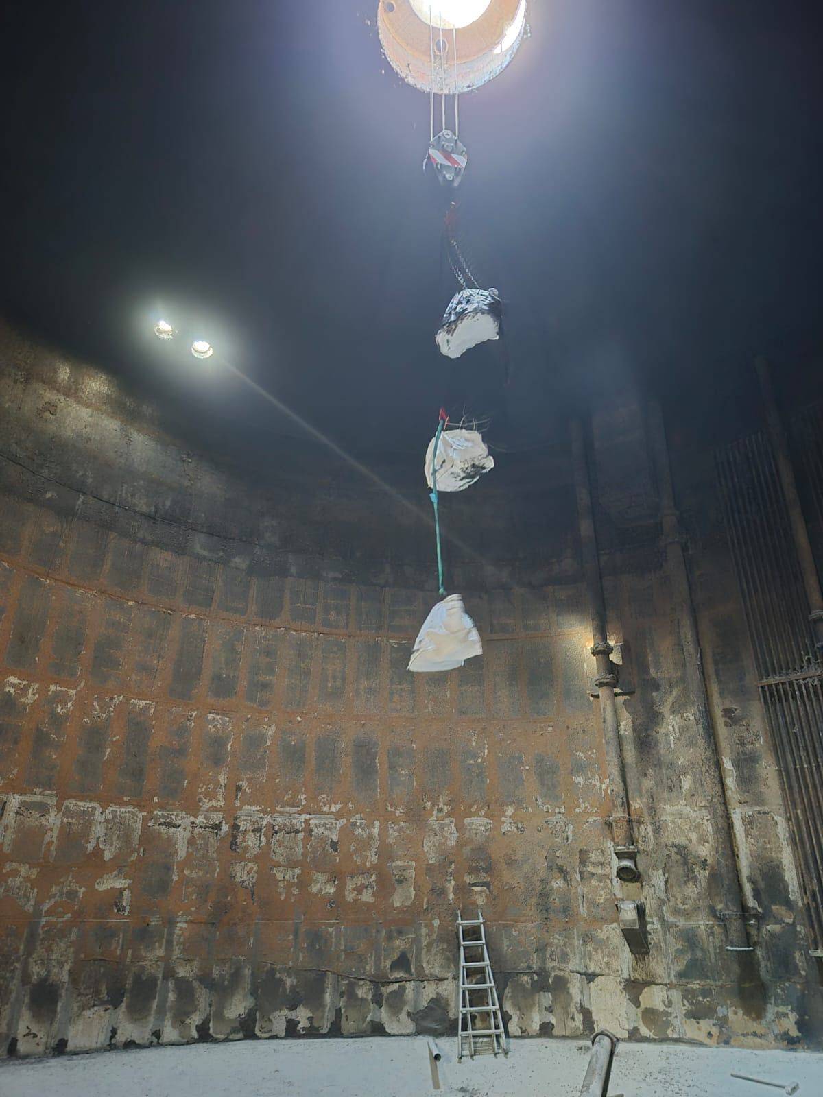 Démolition, dépose et évacuation des matériaux et déchets par grue de levage
