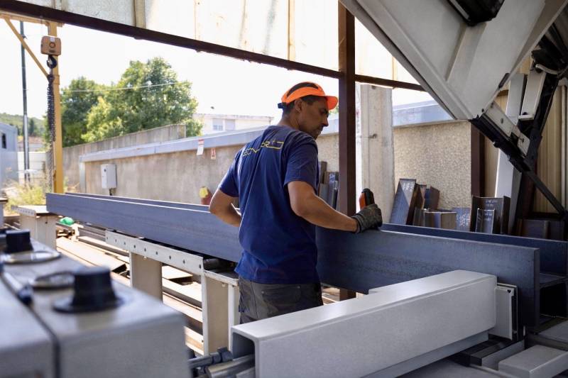 Les coupes de poutrelles sur mesure chez EMRJ