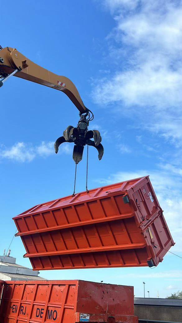 Nos locations de benne à l'année chez EMRJ