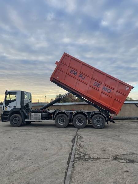 EMRJ, propose la location de bennes pour gérer vos déchets métalliques sur chantier.